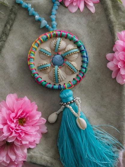 Kette Boho mit Anhänger in verschiedenen Farben mittellang