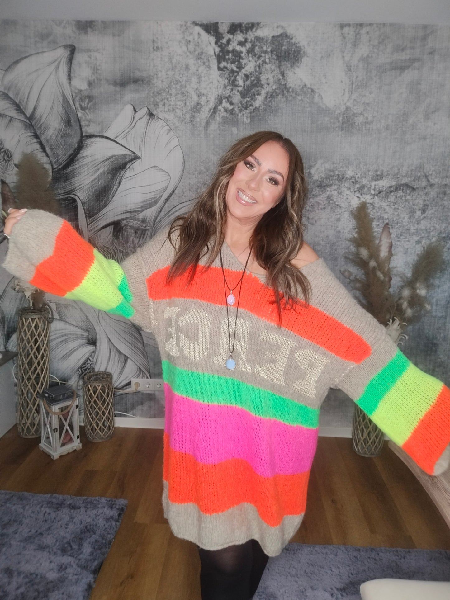 Strickkleid bunt mit " Peace " Aufschrift