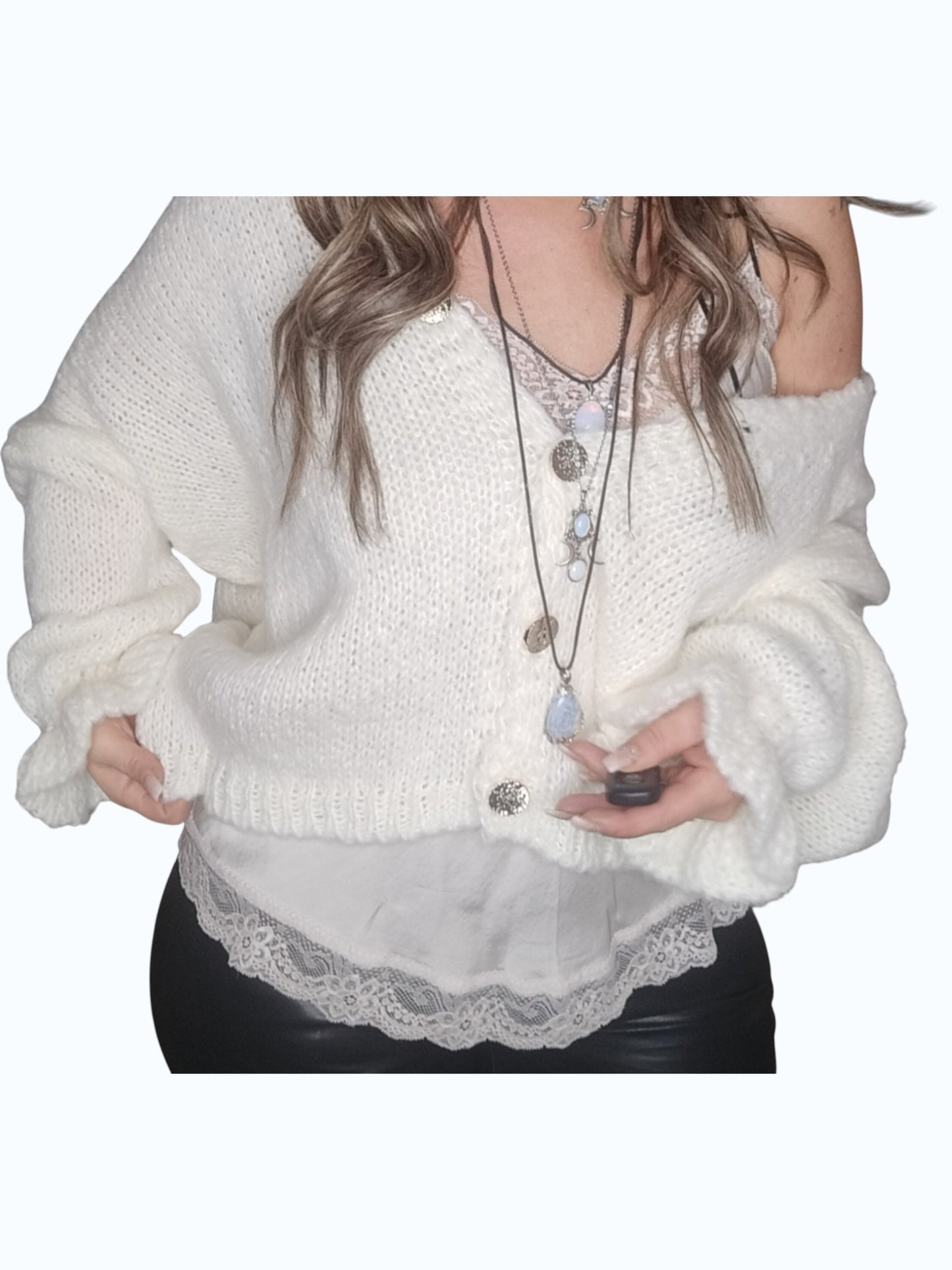 Strickjacke in verschiedenen Farben und verspielten Ärmeln